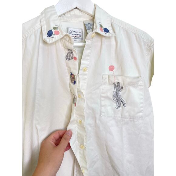 Vintage Northern Treasures 90s Size XS Embroidered Cats & Yarn Button Down Shirt - Picture 4 of 7